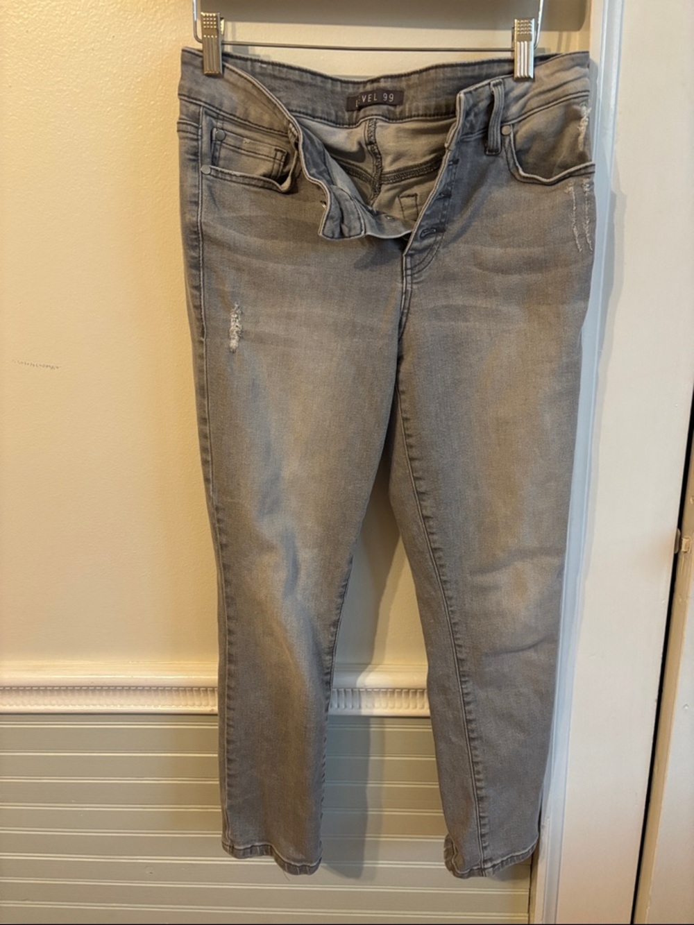 Level 99 Women's Light Gray Skinny Jeans - Subtle Distress